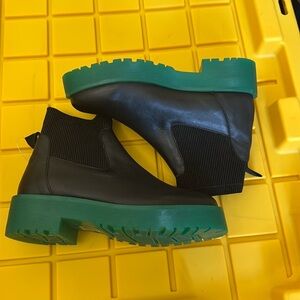 Blk boots green sole